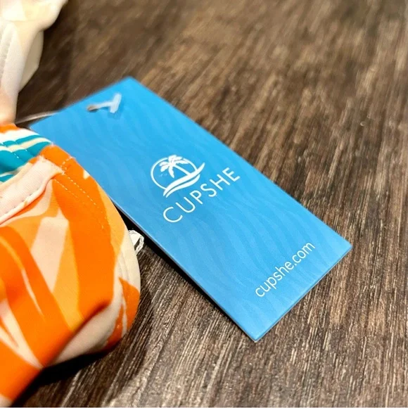 🦋 NWT Cupshe bikini top, extra-large, floral with ruffles and tassels - Picture 3 of 8